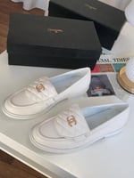 حذاء شانيل كلاسيكي نادر