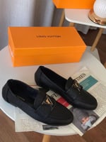 حذاء لويس فيتون