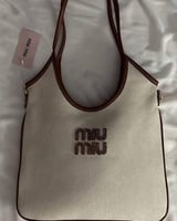توت باق miu miu