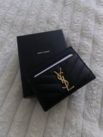 بوك سان لوران مع الملحقات