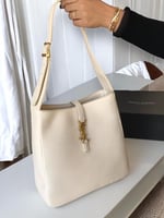 سان لوران توت باق