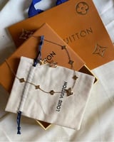 طقم لويس فيتون مع الملحقات