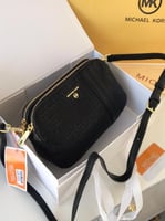 شنطة مايكل كورس