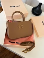 شنطة ميو ميو