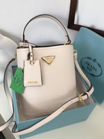 شنطة برادا ثلاث احجام