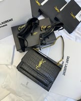 طقم سان لوران شنطة وكعب