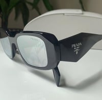 نظارات برادا مع الملحقات