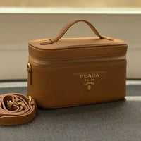 شنطة برادا عرض حصري