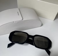 نظارات برادا مع الملحقات