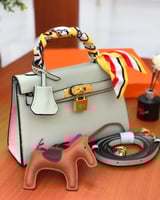 شنطة كايلي (لوقو ذهبي)