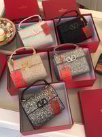 شنطة فالنتينو كرستال