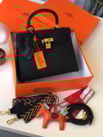 شنط كايلي وسط