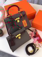 شنط كايلي وسط