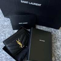 بوك سان لوران مع الملحقات