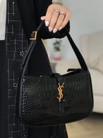 شنطة سان لوران هوبو