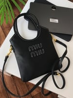 شنطة ميو ميو آيفي كانفا ميني