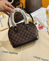 شنطة لويس فيتون بيبي الما