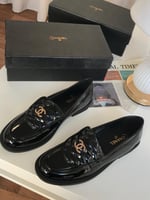 حذاء شانيل كلاسيكي نادر