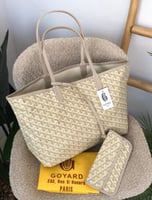 شنطة قويارد توت باق