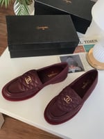 حذاء شانيل كلاسيكي نادر