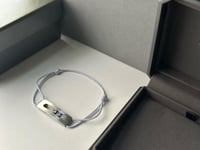 اساور مع الملحقات