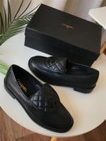 حذاء شانيل كلاسيكي نادر