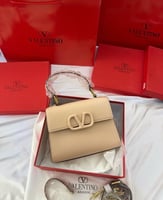 شنطة فالنتي