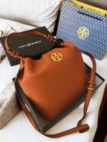 شنطة توري بورش