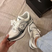 حذاء سنيكرز شانيل