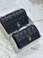 شنطة ديور لامع