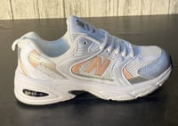 حذاء نيو بالانس 530 ابيض و وردي ماستر