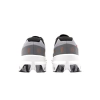 سنيكرز تعاون لويڤي مع اون كلاود