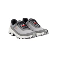 سنيكرز تعاون لويڤي مع اون كلاود