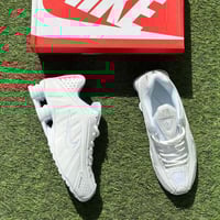 حذاء نايك شوكس R4 الرياضي