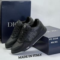 حذاء ديور للجنسين