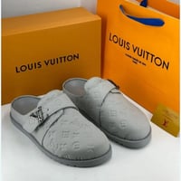 صندل لويس فيتون رمادي