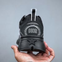 ‏حذاء رياضي ديور