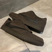 حذاء نايك ترافيس