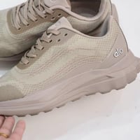 ‏حذاء ألو رياضي بيج