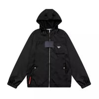 جاكيت برادا أسود