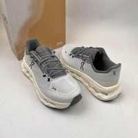 ‏ حذاء اون راننق رياضي