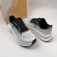 ‏ حذاء اون راننق رياضي