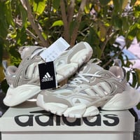 ‏حذاء أديداس ديلوكس رياضي