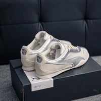 حذاء بوما أبيض فضي