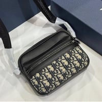 حقيبه ديور للجنسين