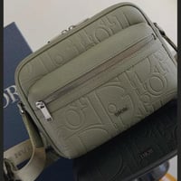 حقيبه ديور للجنسين