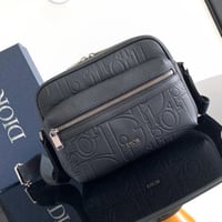 حقيبه ديور للجنسين