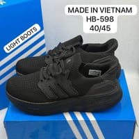 حذاء اديداس رياضي