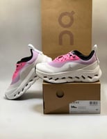 حذاء اون راننق X لويفي