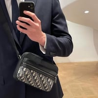 حقيبه ديور للجنسين